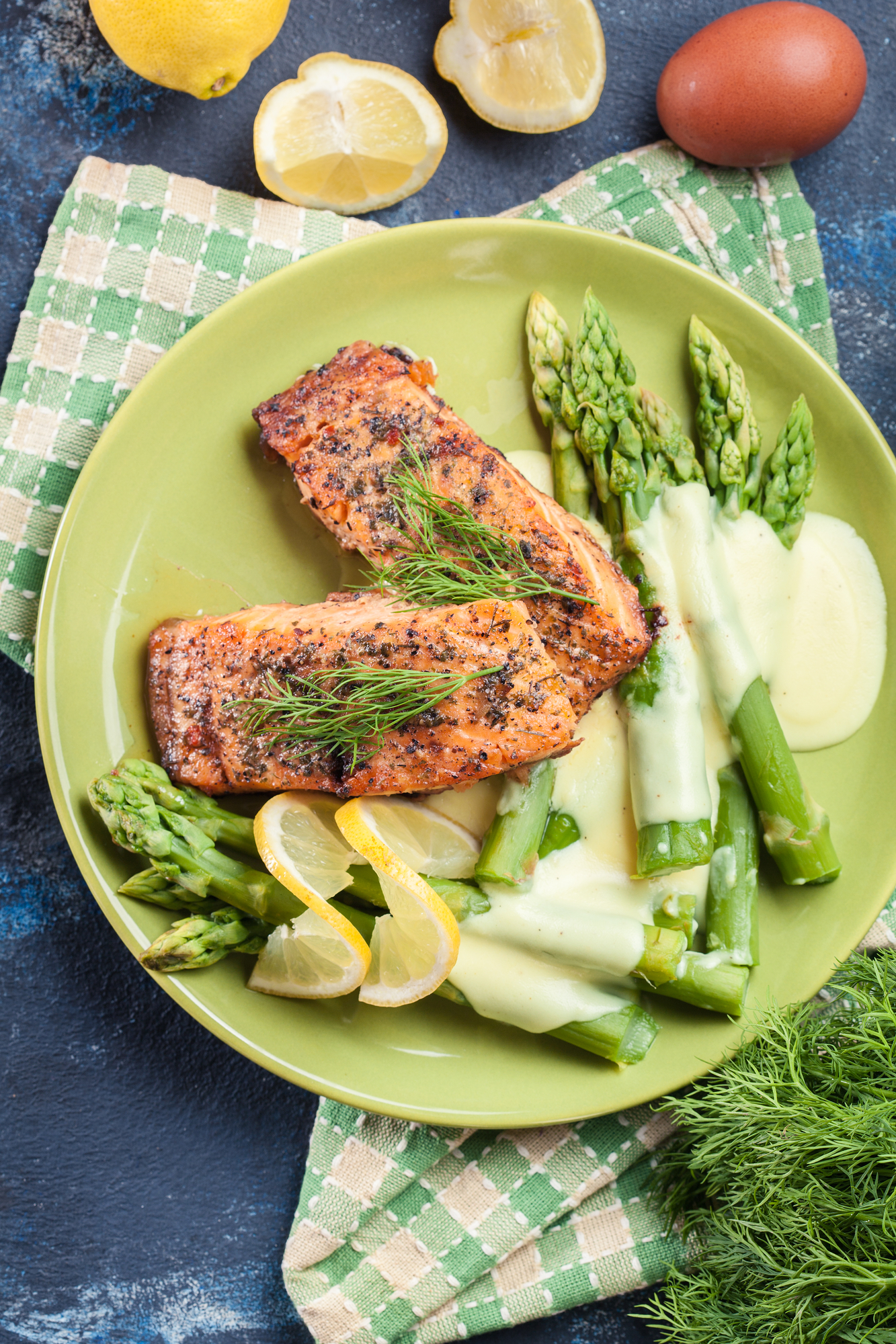 Wild Alaska Salmon With Asparagus And Hollandaise Sauce